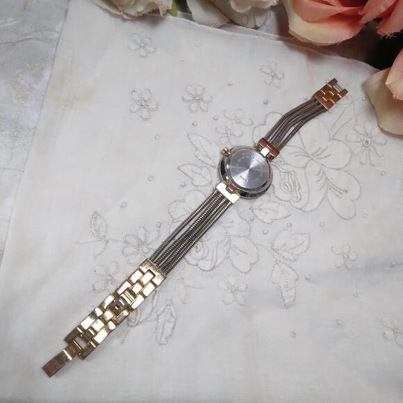 Ladie's Fashion Wrist Watch Leo Lion Zodiac Sign Gold & Silver Tone Metal, Runs - Picture 6 of 10